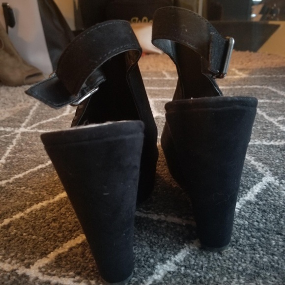 Brand New Carlos Santana Wedges - Picture 3 of 4